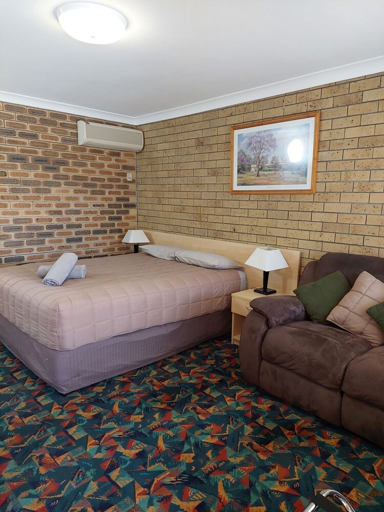 Settlers Motor Inn