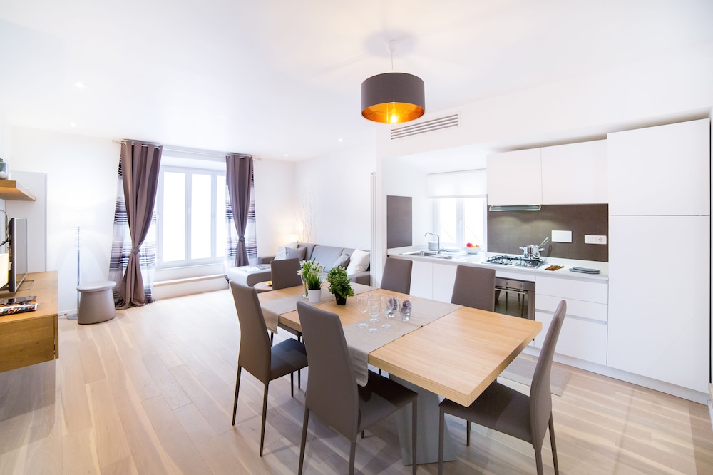 Grand Master Suites