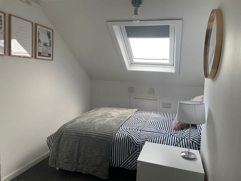 Luxury Stay in the Heart of Porthcawl view 3