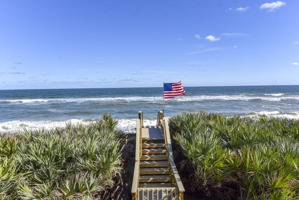 The White House On Flagler Beach - All 8 Bedroom Home