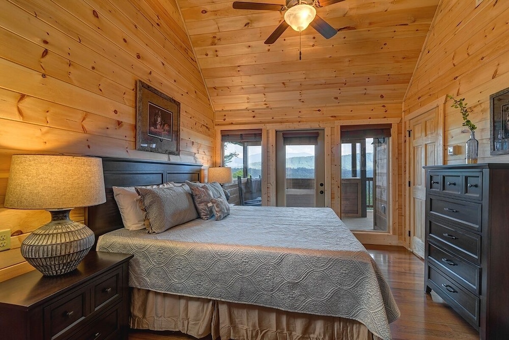 Majestic Mountain View - 4 Bedrooms, 4.5 Baths, Sleeps 12 4 Cabin by RedAwning view 2