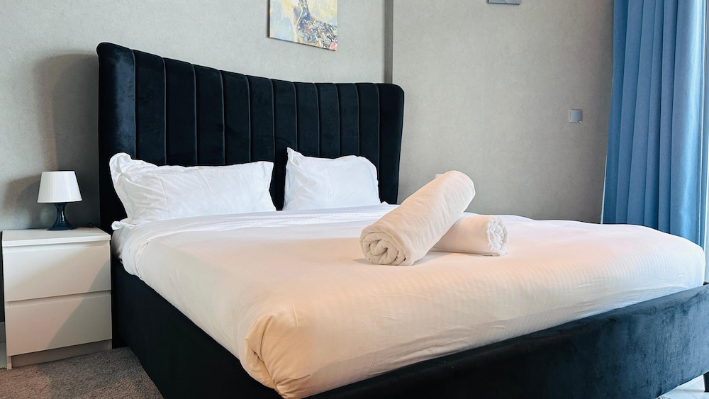Premium 2 Bed Millennium Apartment
