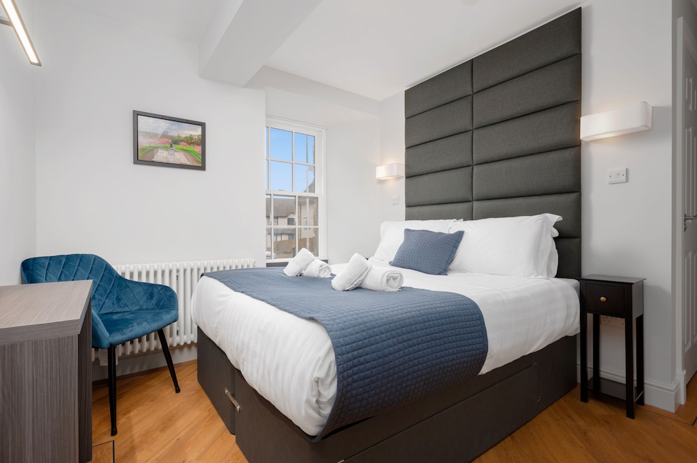312 Reid's Corner - by Stay Dunfermline view 5