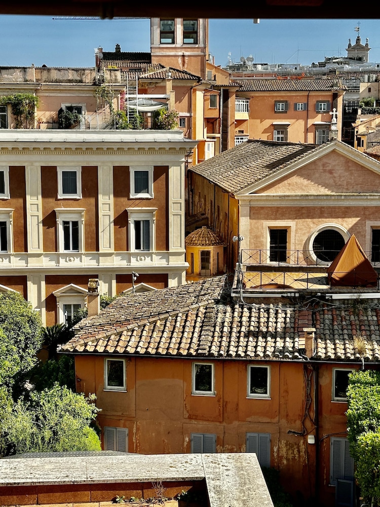 L Ortensia Bianca in Palazzo Ruspoli a Superb Retreat in the Most Elegant Palace in Rome