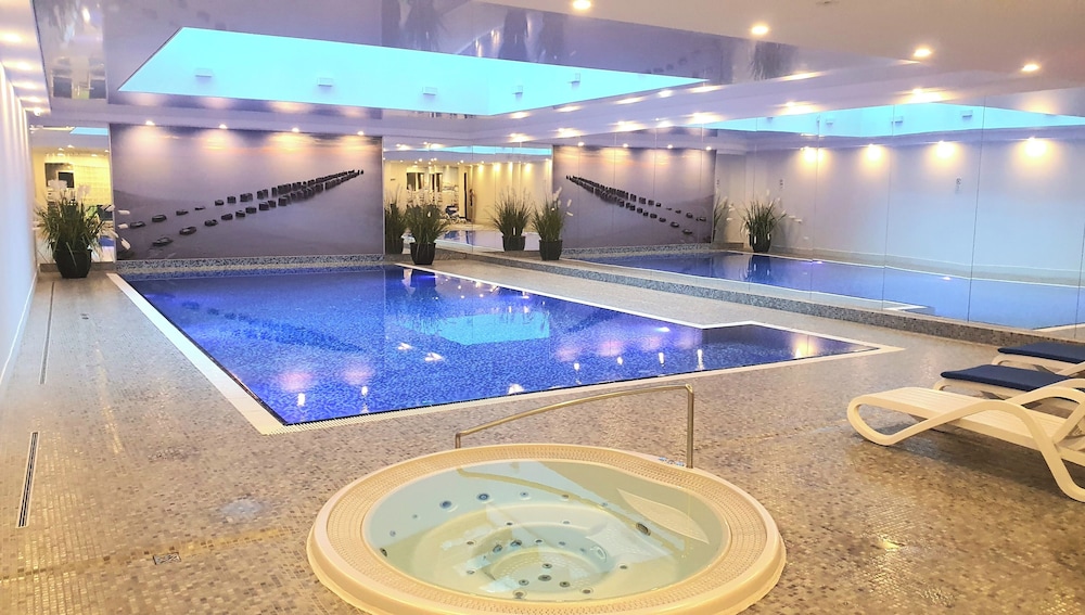 Lily Apart - Waterlane Pool & Gym