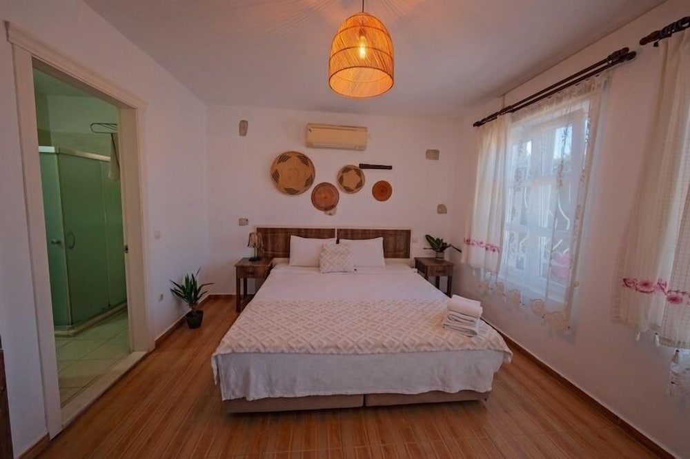 Mor Salkım Konağı