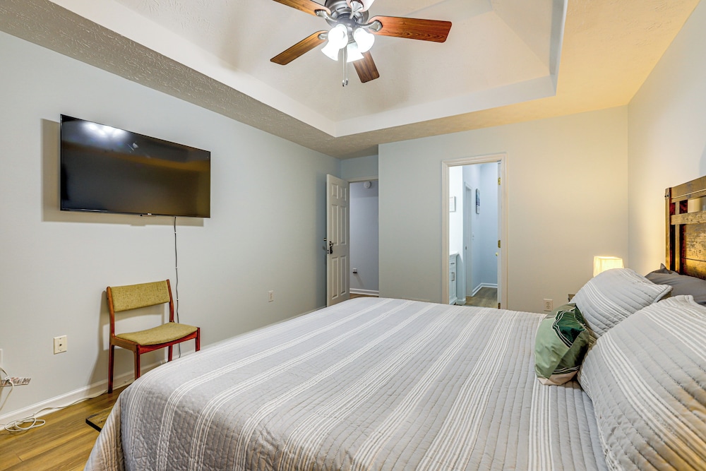 7 Mi to Dtwn Covington: Bright Home w/ Deck & Yard