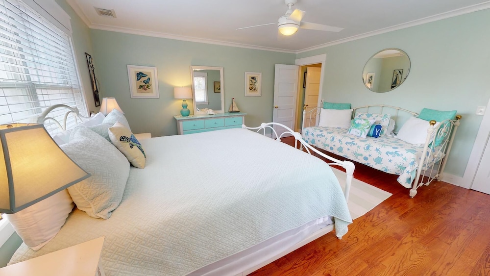 Thirst N' Howl by Tybee Vacation Rentals