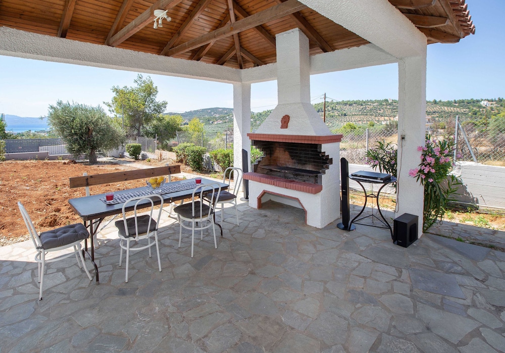 Villa with S. Pool Theologos by GHH