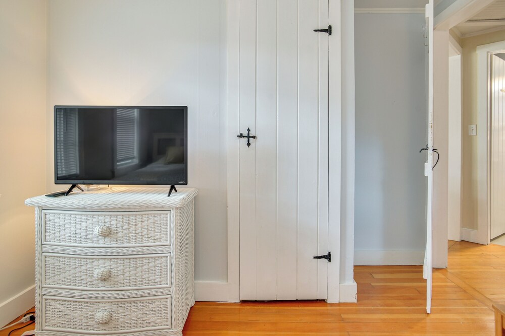 < 1 Mi to Beaches: Classic Cape Cod Cottage
