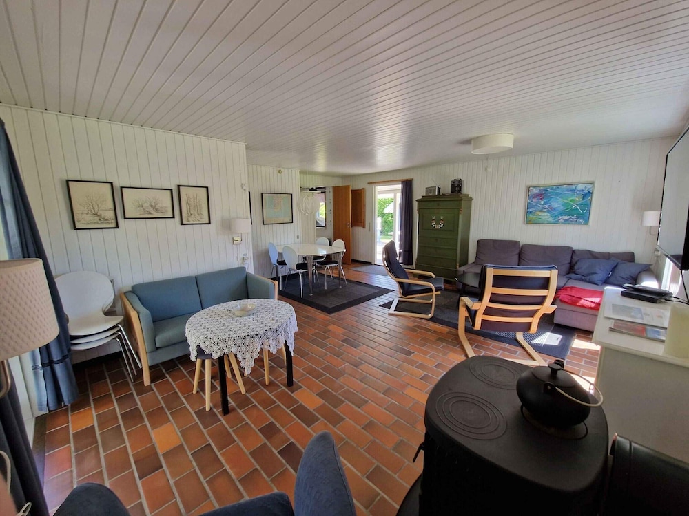 5 Star Holiday Home in Humble