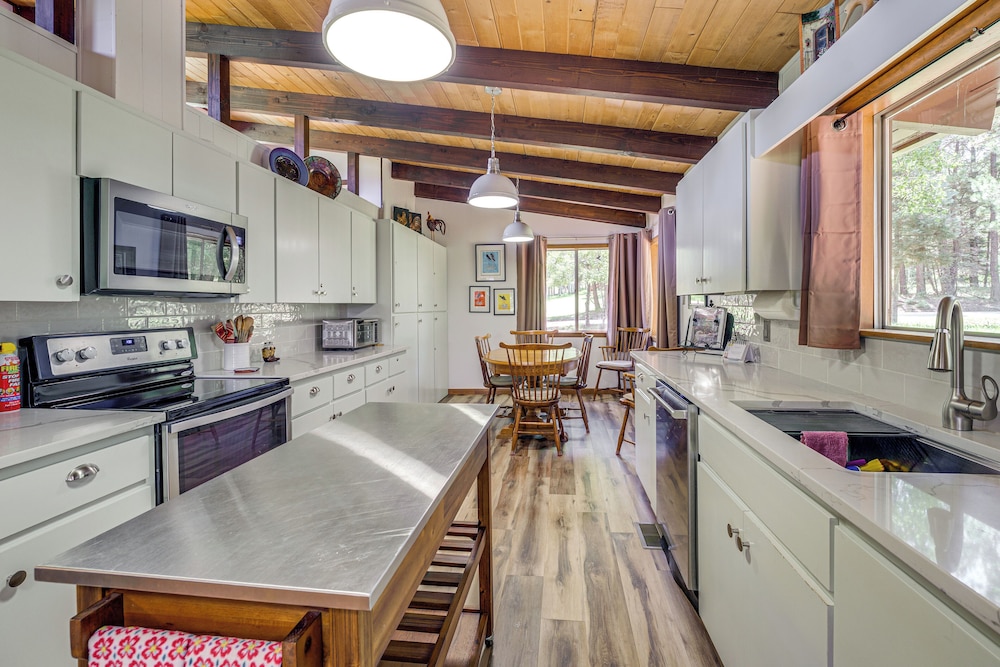Monte Verde Lake Access & Views: Spacious Retreat!
