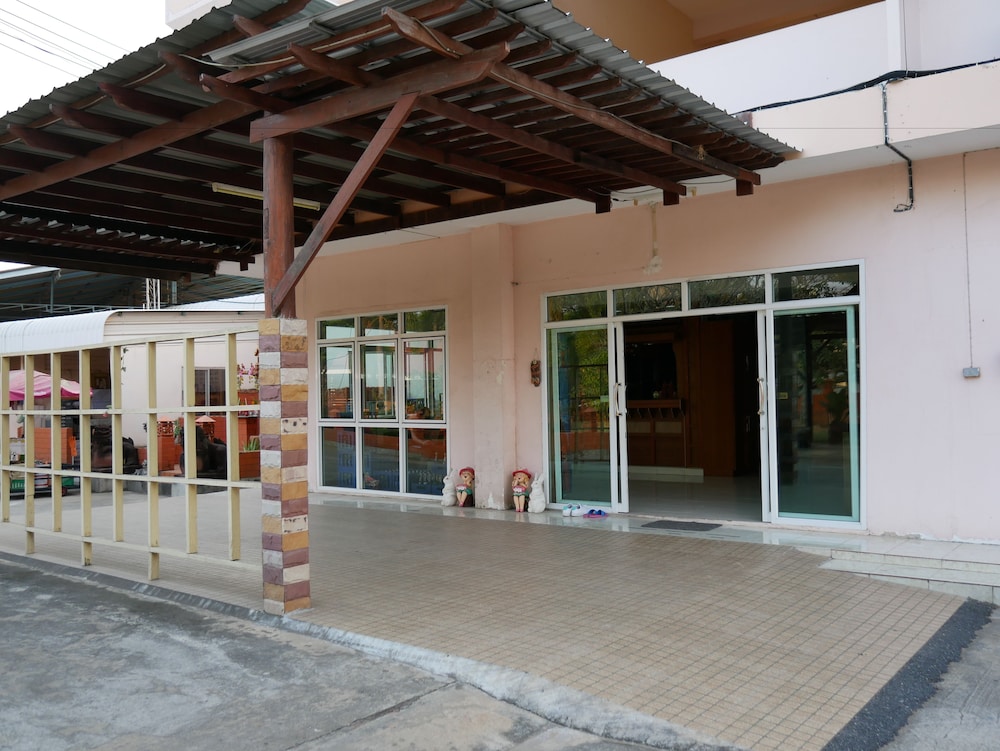 Ploy Resort