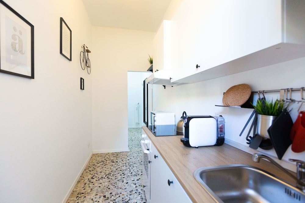 Home Hotel -  Anacreonte 7