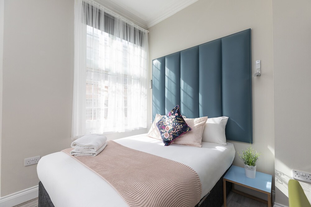 Luxurious Air Conditioned Apt High Street Kensington