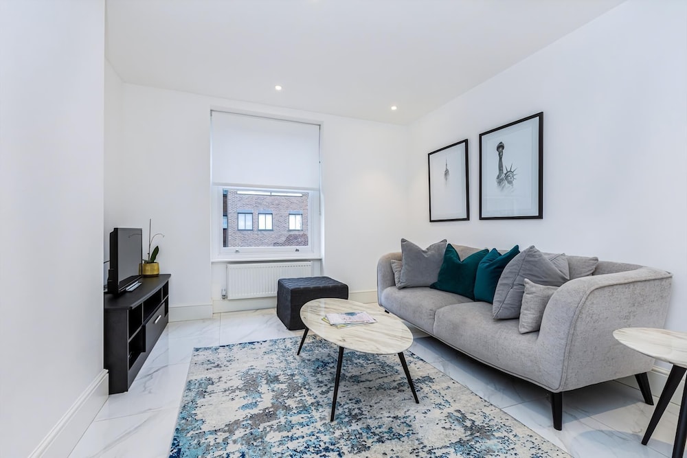 Modern Flat, Steps From Oxford Street!