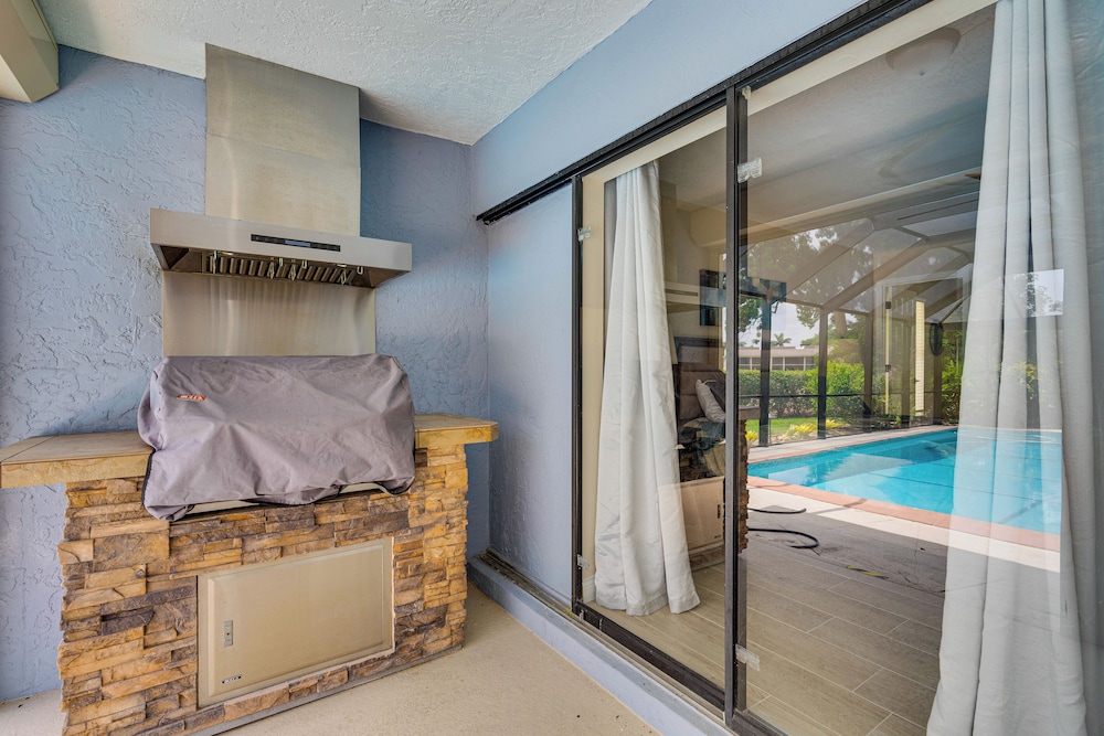10 Mi to Beach: Poolside Paradise in Fort Myers!