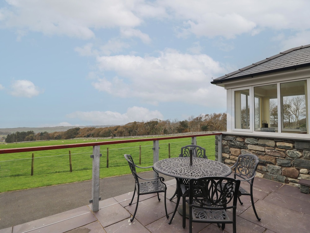 Ysgubor Newydd Parc Isaf