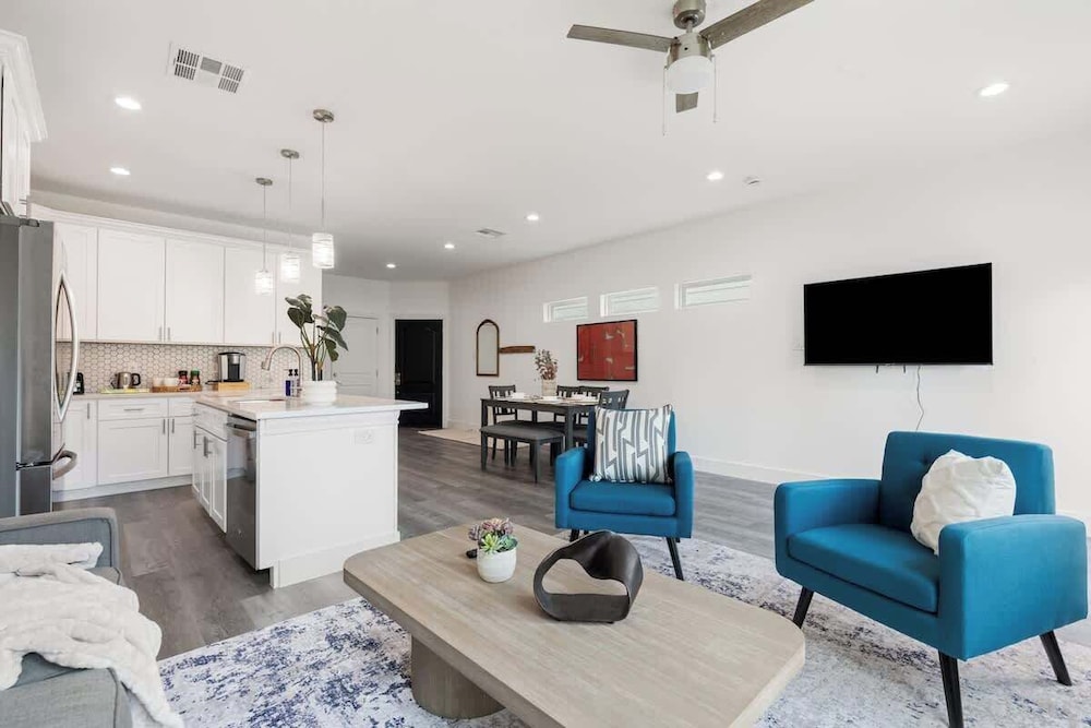 Modern 3BR Family Retreat in Downtown Houston