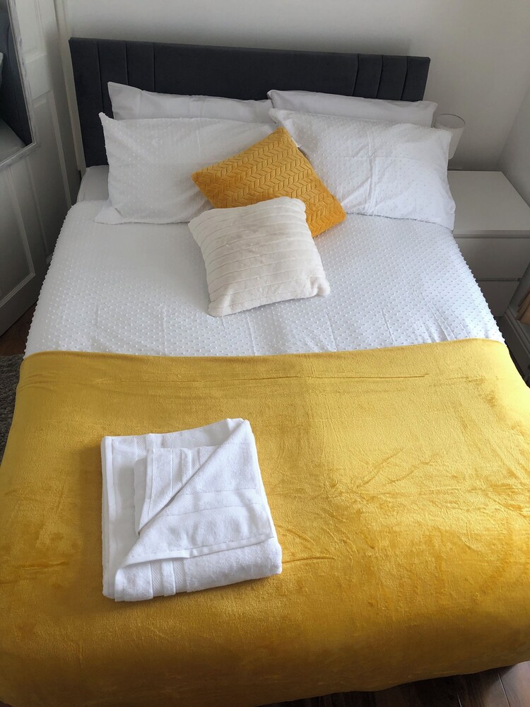 Sheffield Retreat - Cozy 3 Bedroom House view 5