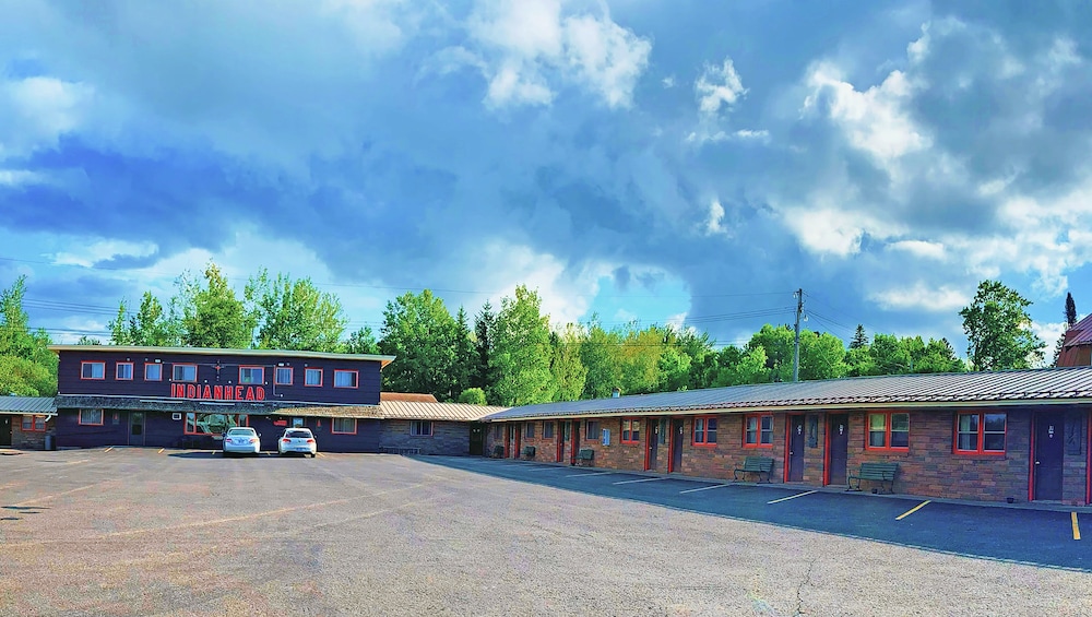 Indianhead Ironwood Motel view 3