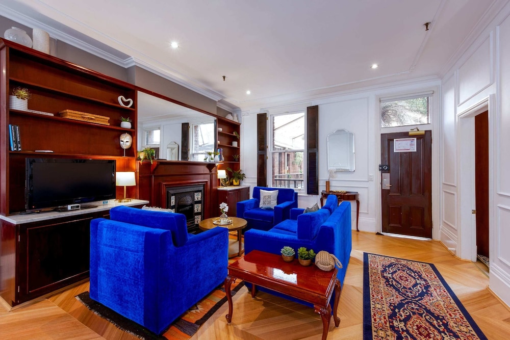 Quiet 2 Bedroom Apartment in Heritage Building in the CBD