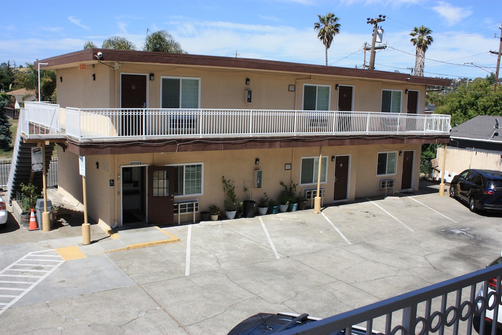 Vallejo Vacations - Express Inn - Property Image 13