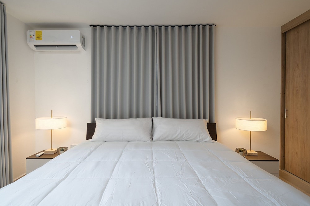 Plaza Colonial Residence By YellowKey