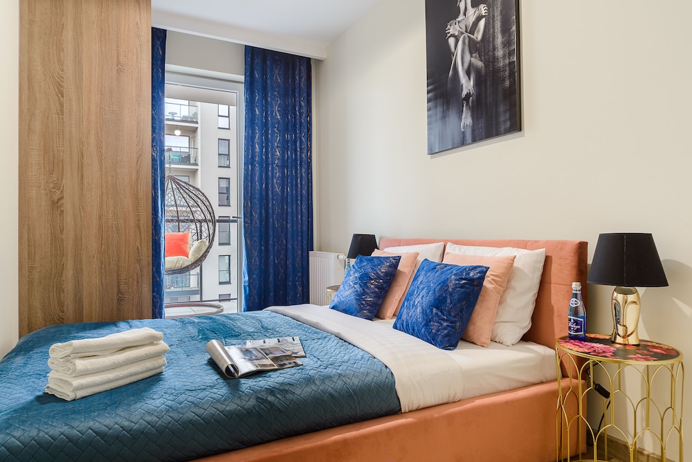 Lumina stylish 3-room apart with balcony view 3