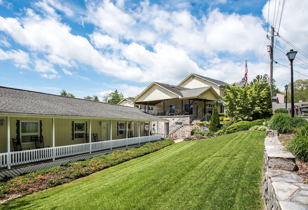 Hotel Boxwood Lodge - Image 1