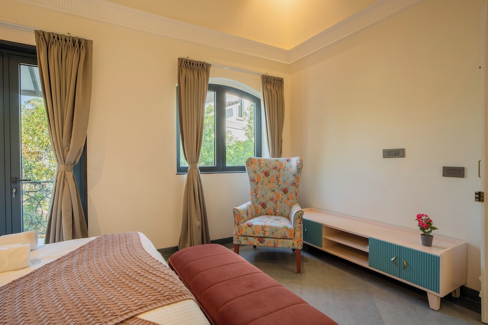 ELIVAAS Laguna Camellia | Luxe 4 BHK Villa Near Popular Beaches with Private Pool