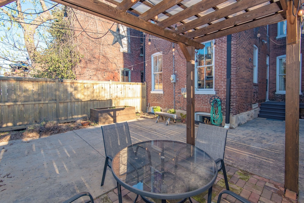 Home 2 Mi to Dtwn St Louis: Great for Families!