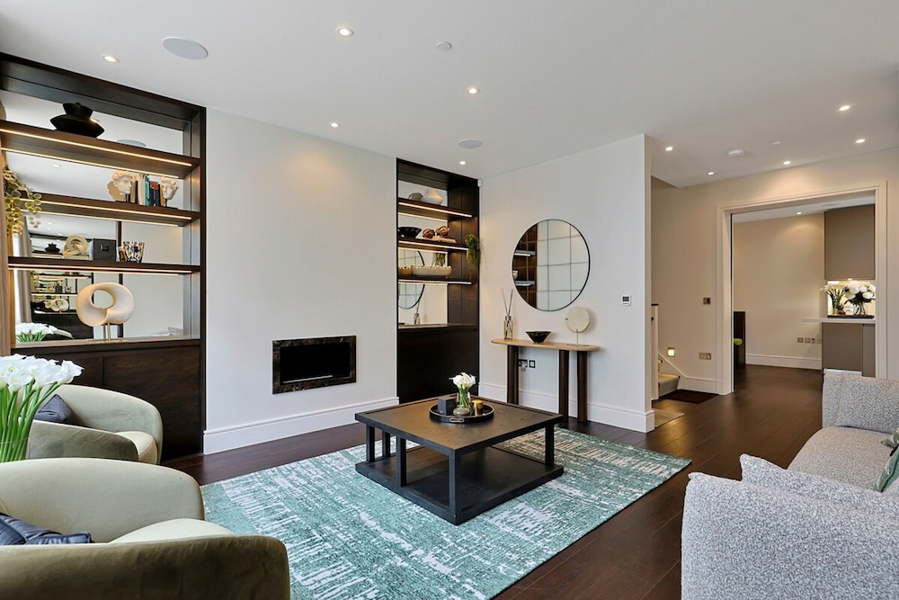 Luxe Home With Cinema Room - South Kensington