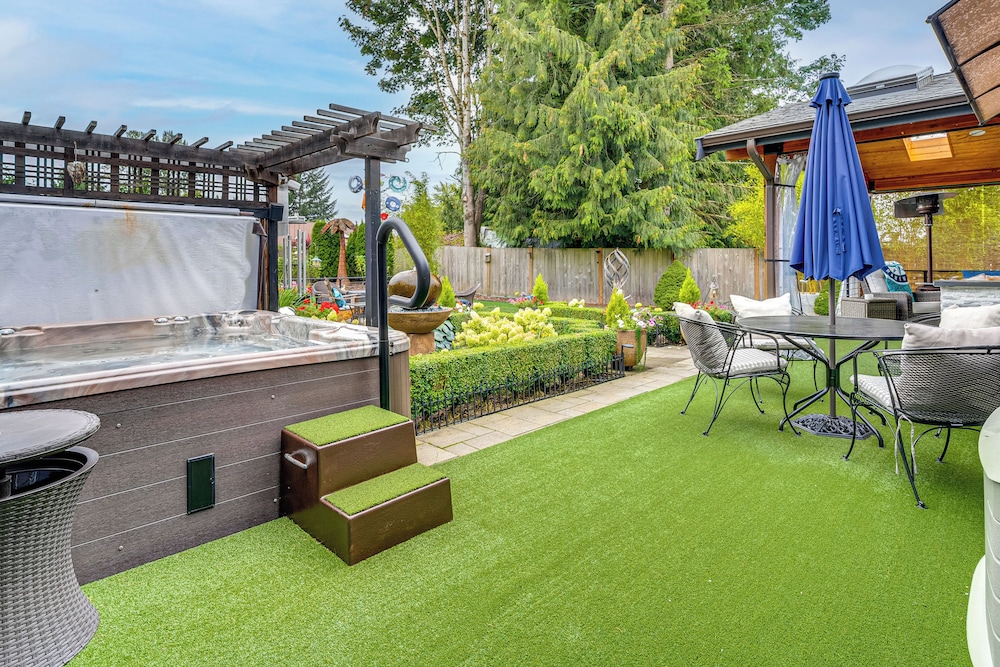 Amazing Outdoor Space! Everett Escape w/ Hot Tub