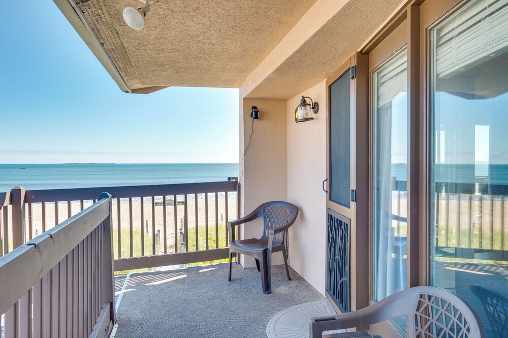 'beachfront 12' Condo on Old Orchard Beach
