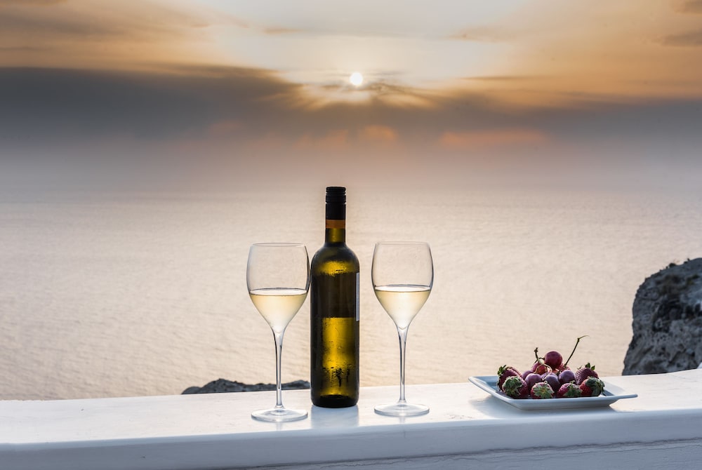 Hyperion Oia Suites