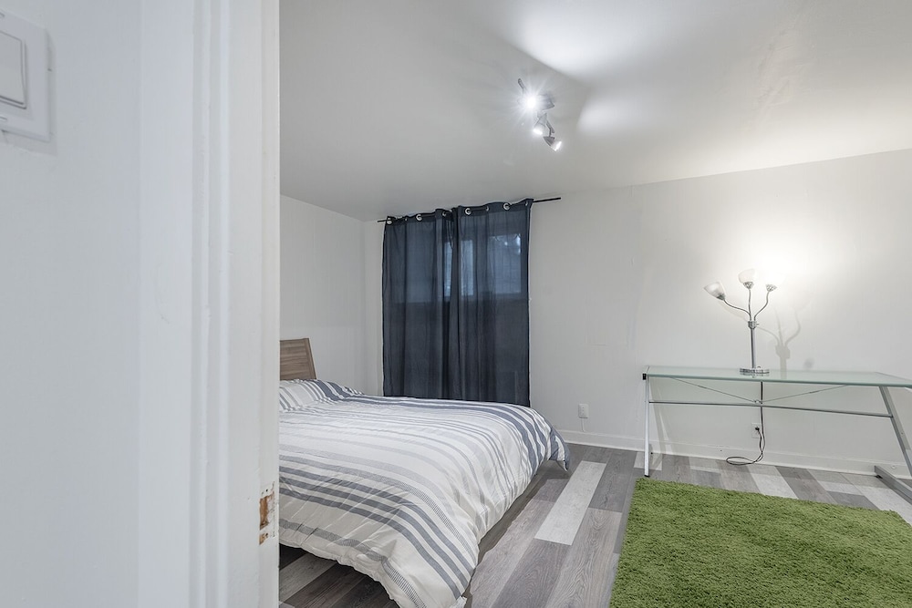 1BR APT in the HEART of Downtown-3
