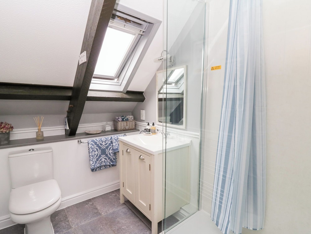 5 The Coach House