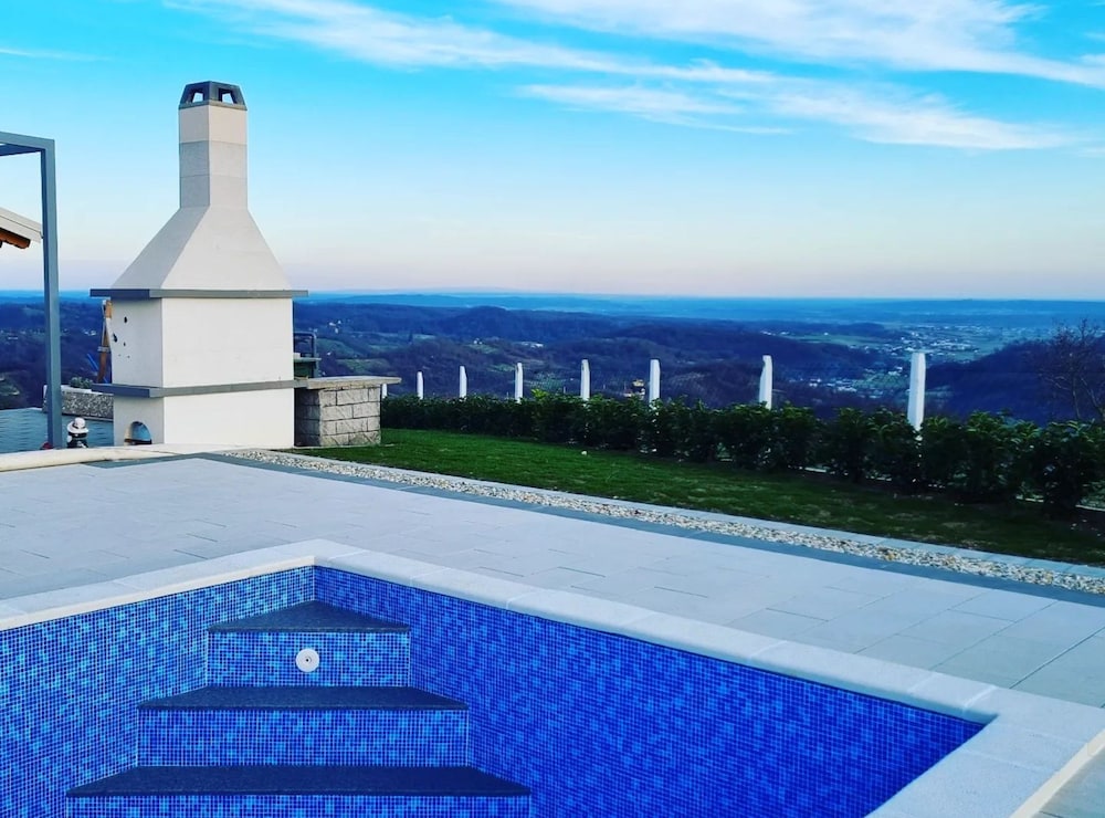 Villa Cerina With Outdoor Swimming Pool