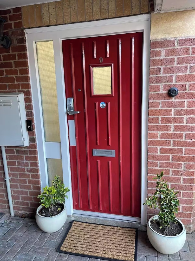 Spacious Comfortable Central Derby 2-bed Apartment