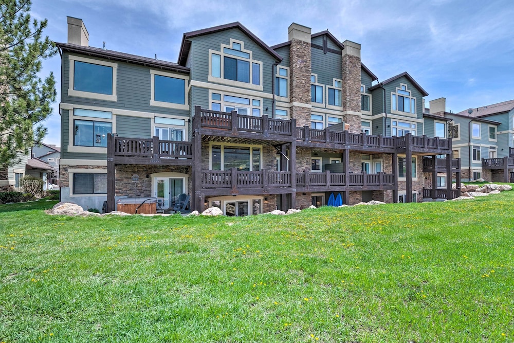 High-end Huntsville Condo w/ Private Hot Tub!