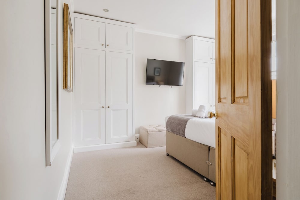 Stylish Townhouse Annexe Cheltenham