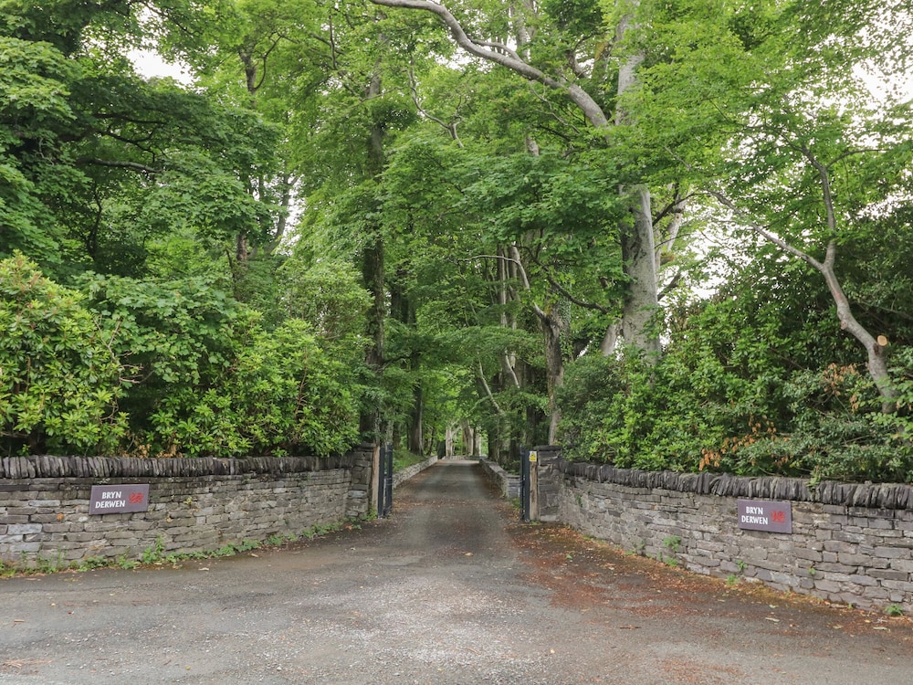 Bryn Derwen Lodge