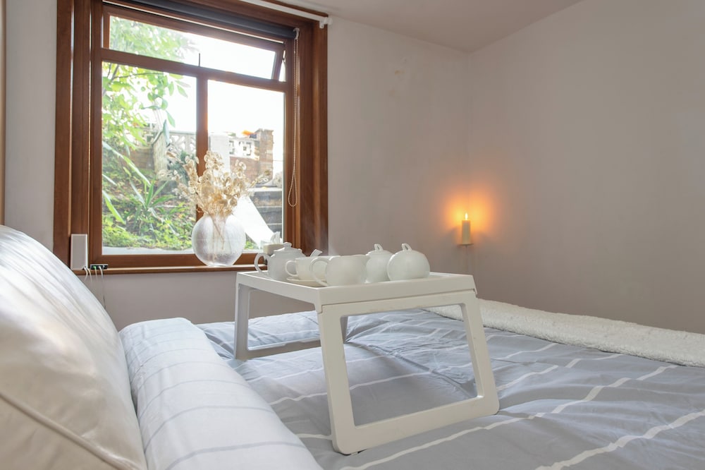Stratford - Apartment - Sleeps 3 - Great Location