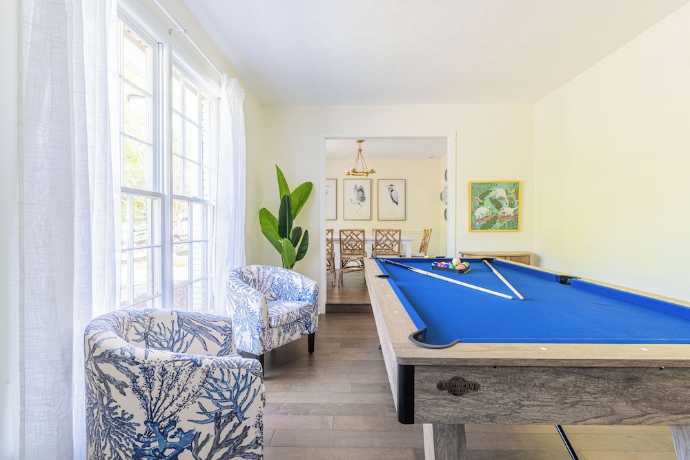 Crowning Glory w Pool & GameRoom