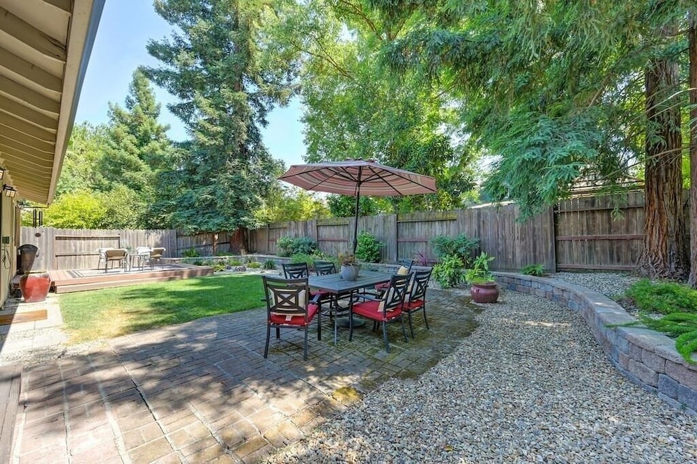 Family-friendly Getaway Near Slide Hill Park 3 Bedroom Home by RedAwning - Property Image 13