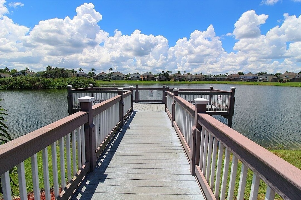 LKB4705AW 4 Bedroom villa in Lake Berkley 4 Home