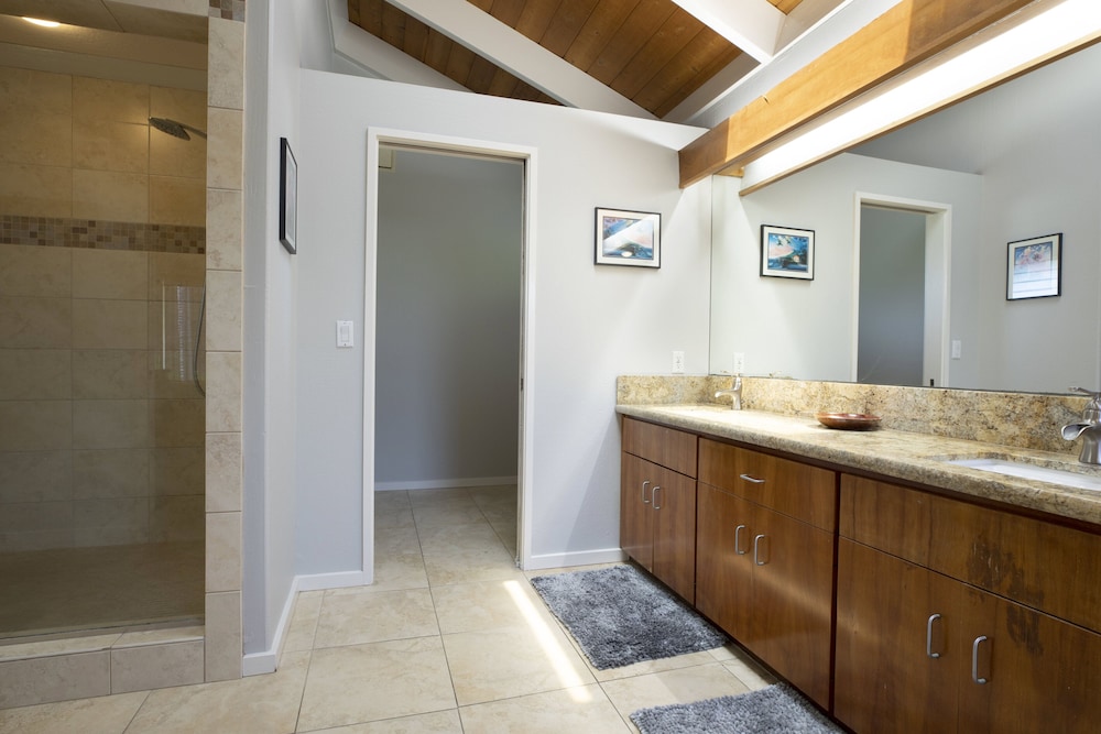 Konaloa Unimpeded Views of the Ocean