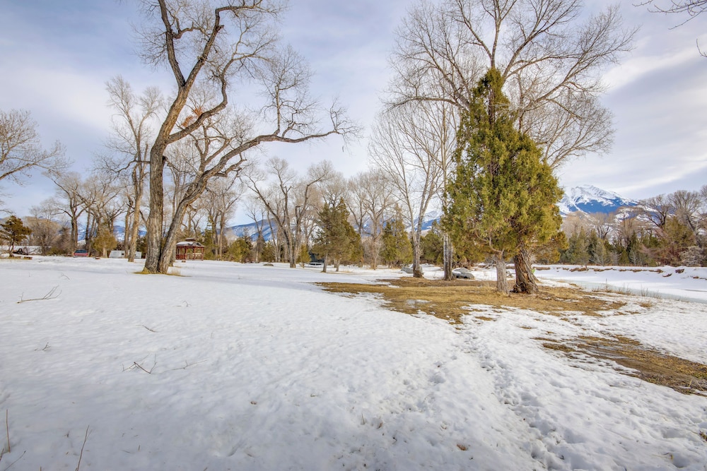 6 Mi to Chico Hot Springs: Villa w/ River Access