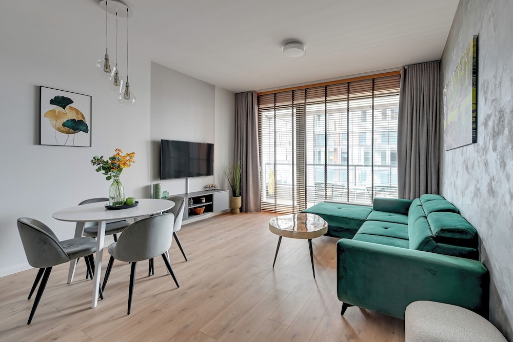 Brabank Riverside & Parking by Downtown Apartments